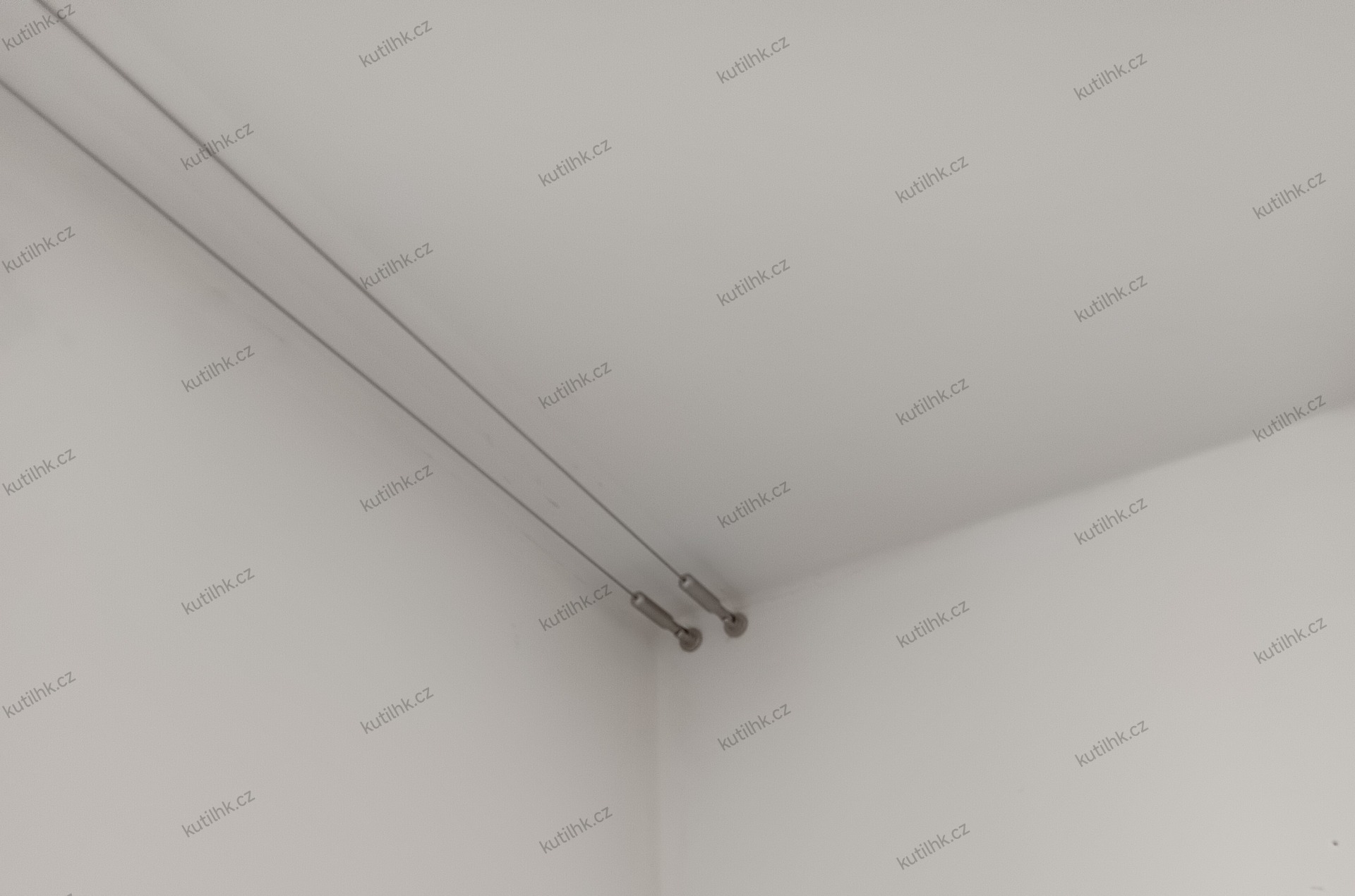 závěsná lanka na záclony a závěsy