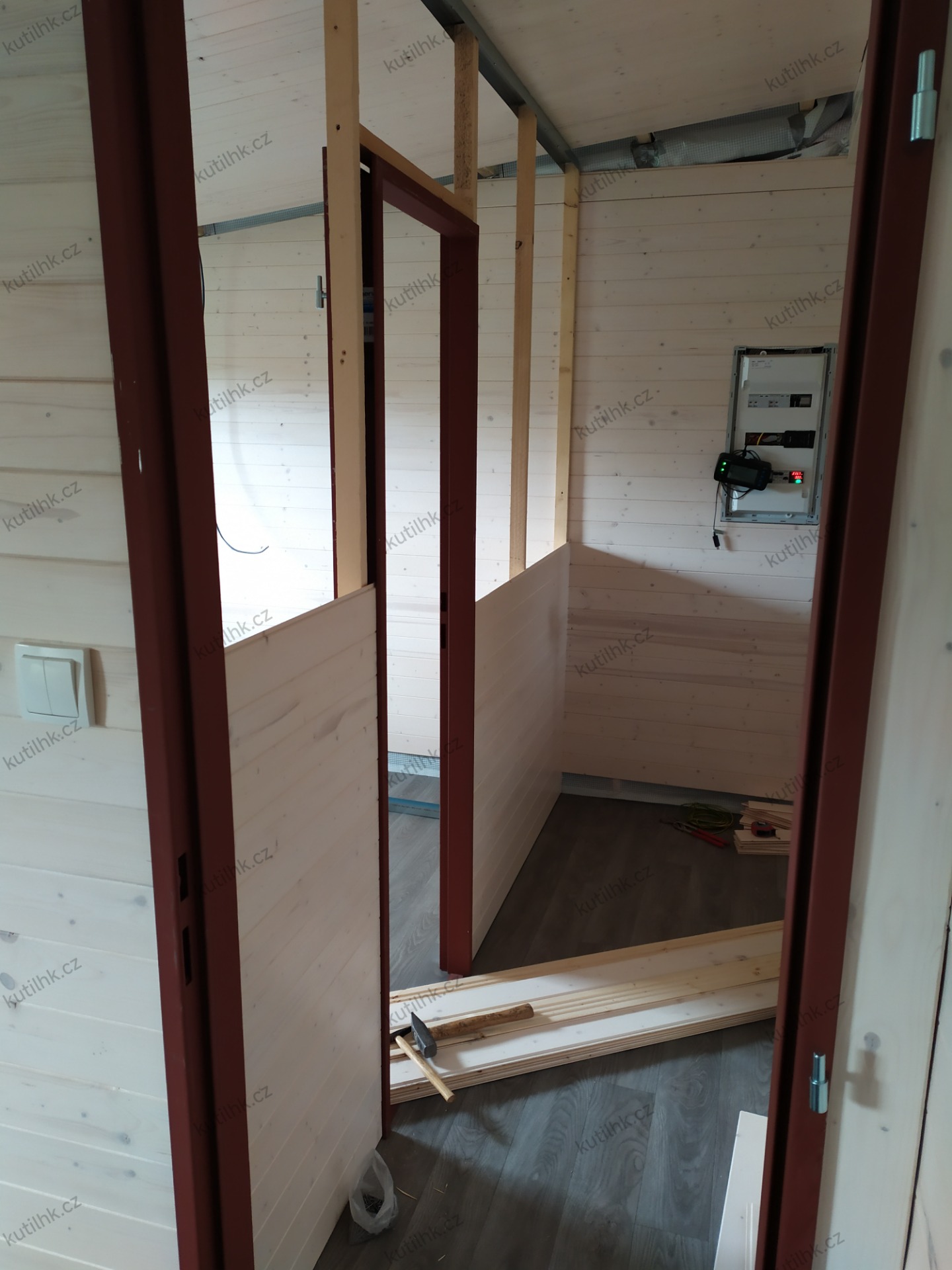 stavba vnitřních příček